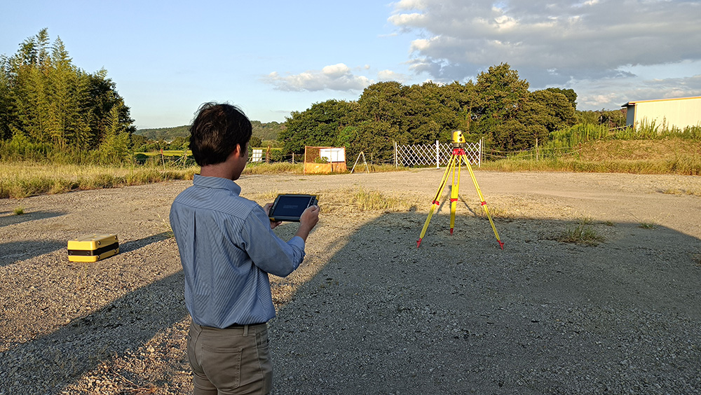 計測の際は本体とタブレットは離れすぎないように